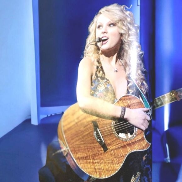 TAYLOR SWIFT A-Z PEOPLE Magazine SPECIAL EDITION NEW - Picture 11 of 15